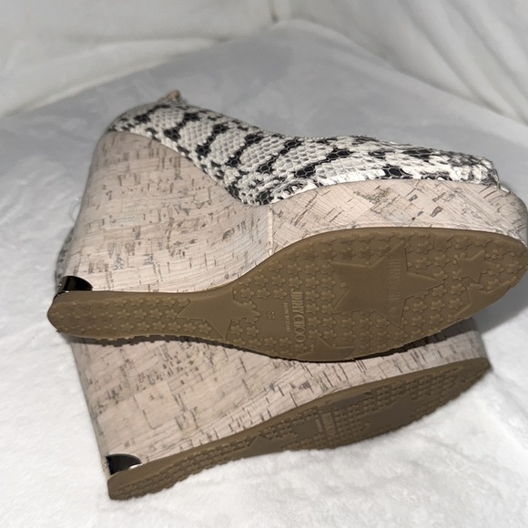 JIMMY CHOO Snakeskin Gray & Ivory Leather Peep Toe Cork Heels 7.5 (Sz 38) - Picture 16 of 17